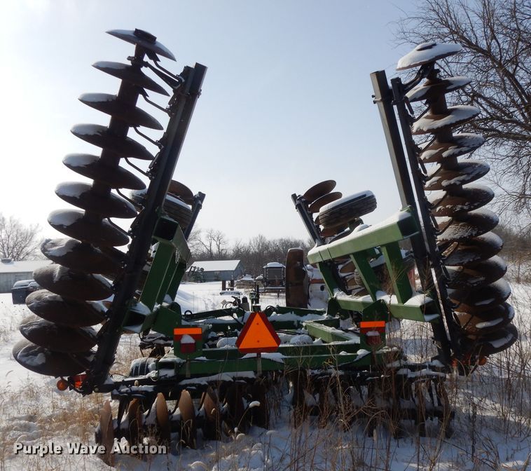 image for item DL2136 John Deere 637  tandem disk