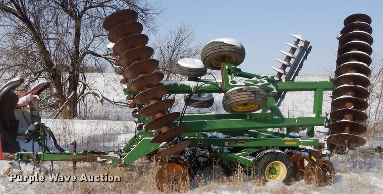 image for item DL2136 John Deere 637  tandem disk