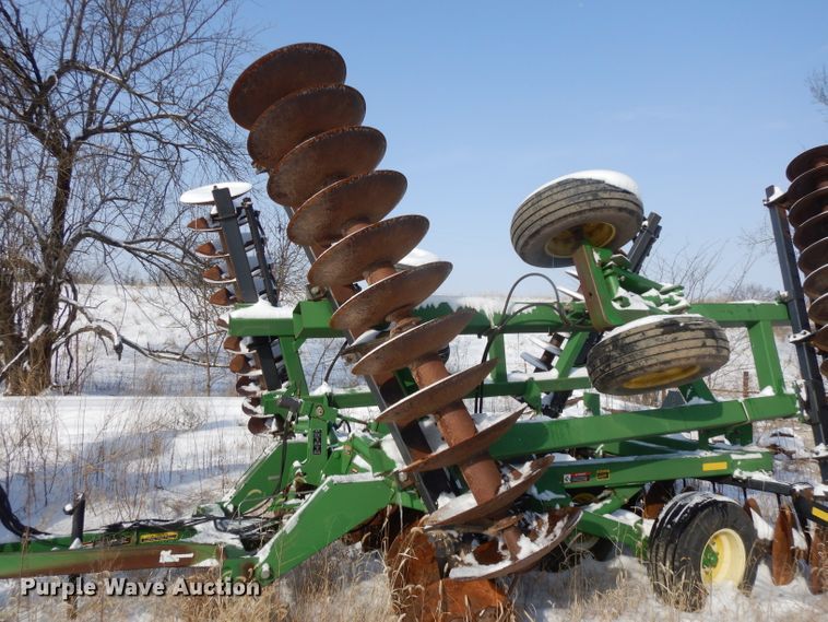 image for item DL2136 John Deere 637  tandem disk