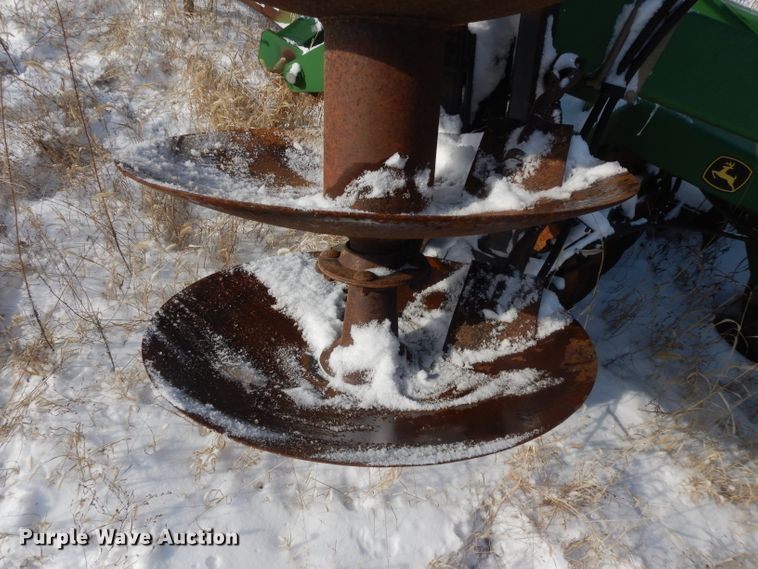 image for item DL2136 John Deere 637  tandem disk