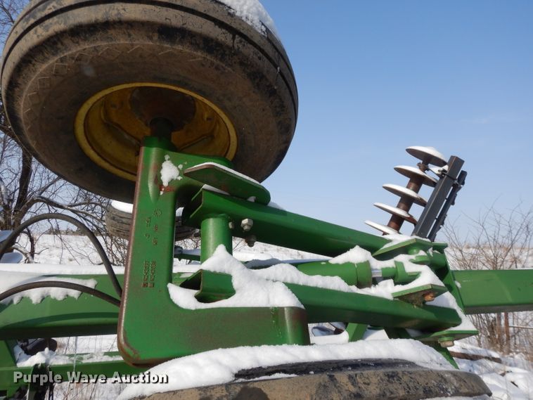 image for item DL2136 John Deere 637  tandem disk