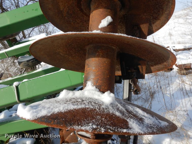image for item DL2136 John Deere 637  tandem disk
