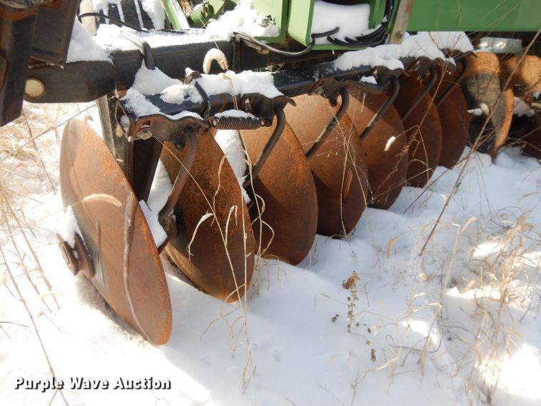 image for item DL2136 John Deere 637  tandem disk