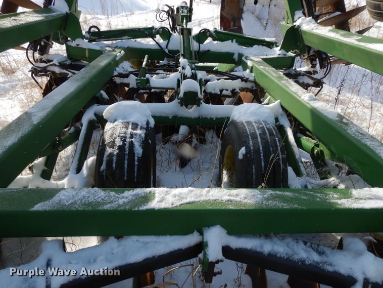 image for item DL2136 John Deere 637  tandem disk