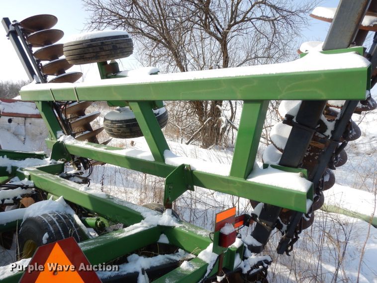 image for item DL2136 John Deere 637  tandem disk