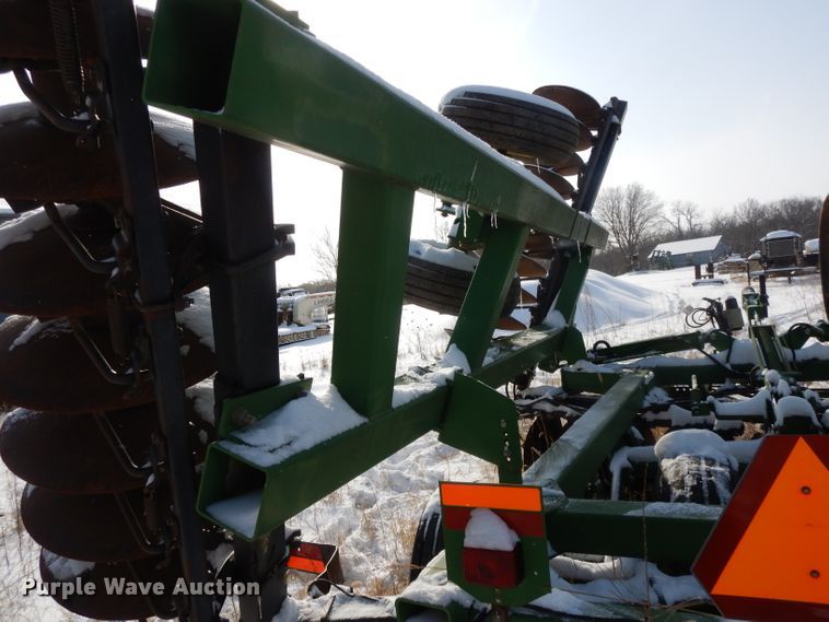 image for item DL2136 John Deere 637  tandem disk