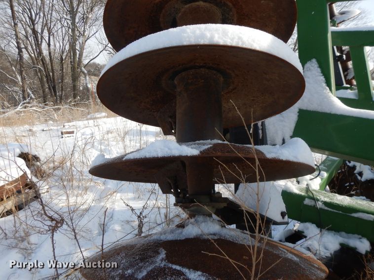 image for item DL2136 John Deere 637  tandem disk