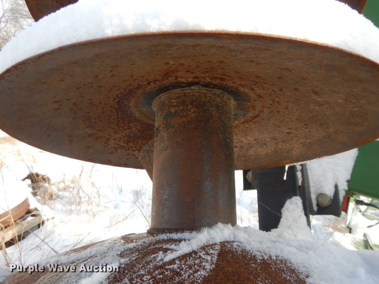 image for item DL2136 John Deere 637  tandem disk