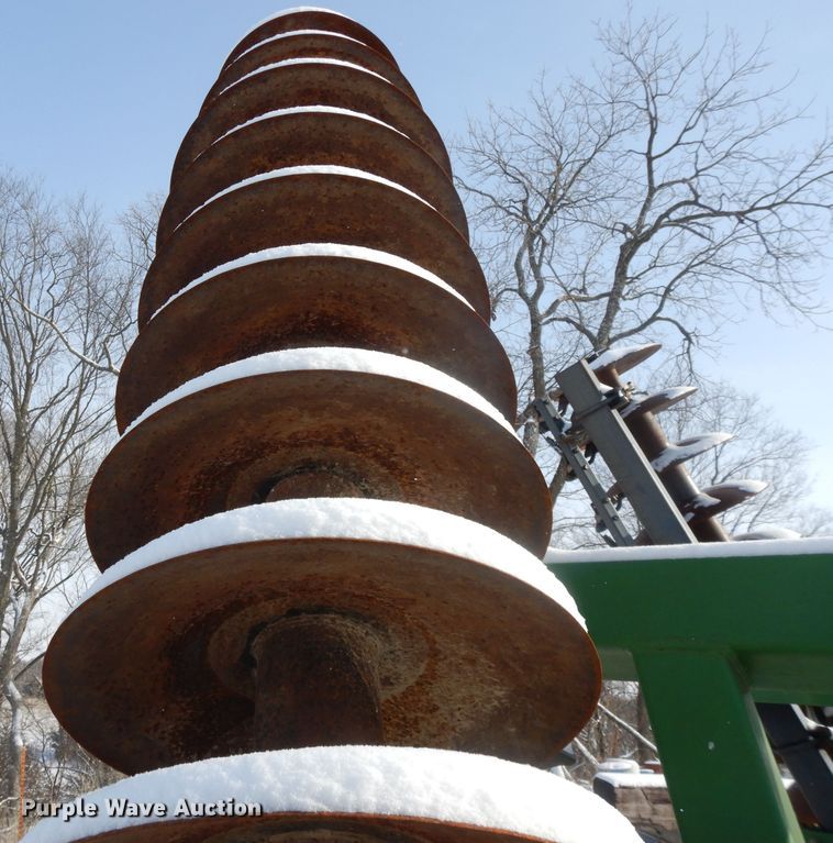 image for item DL2136 John Deere 637  tandem disk