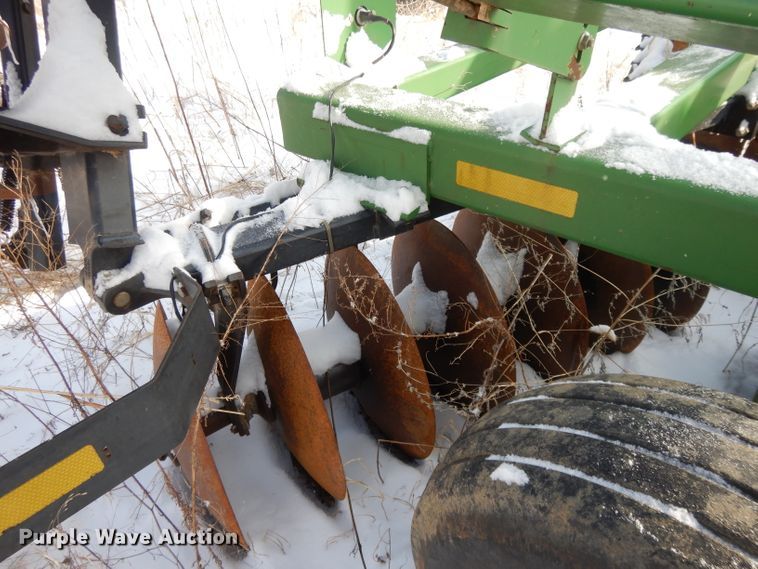 image for item DL2136 John Deere 637  tandem disk