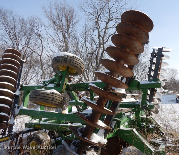 image for item DL2136 John Deere 637  tandem disk