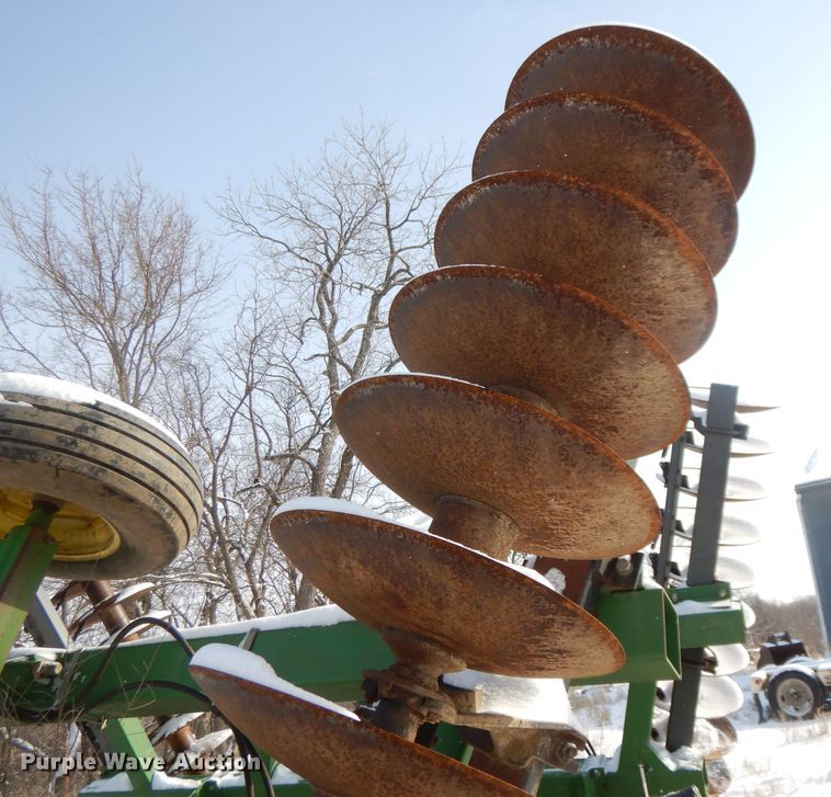image for item DL2136 John Deere 637  tandem disk