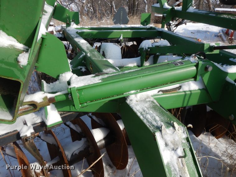 image for item DL2136 John Deere 637  tandem disk