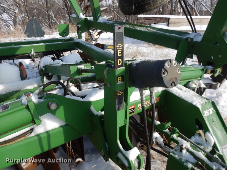 image for item DL2136 John Deere 637  tandem disk