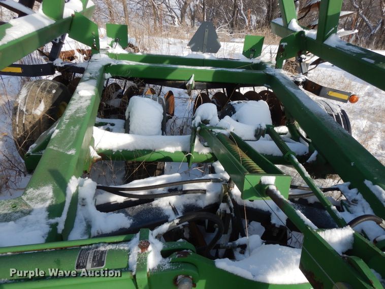 image for item DL2136 John Deere 637  tandem disk