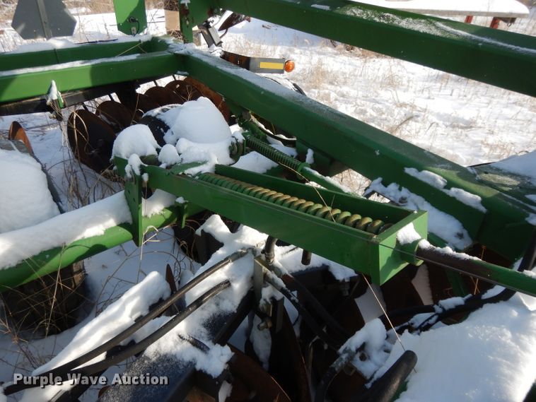 image for item DL2136 John Deere 637  tandem disk