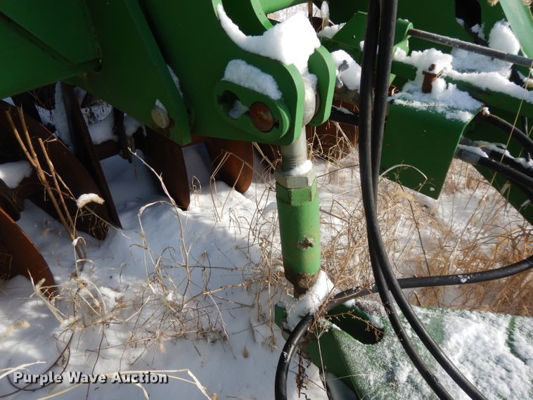 image for item DL2136 John Deere 637  tandem disk