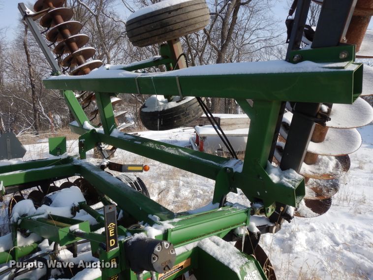 image for item DL2136 John Deere 637  tandem disk