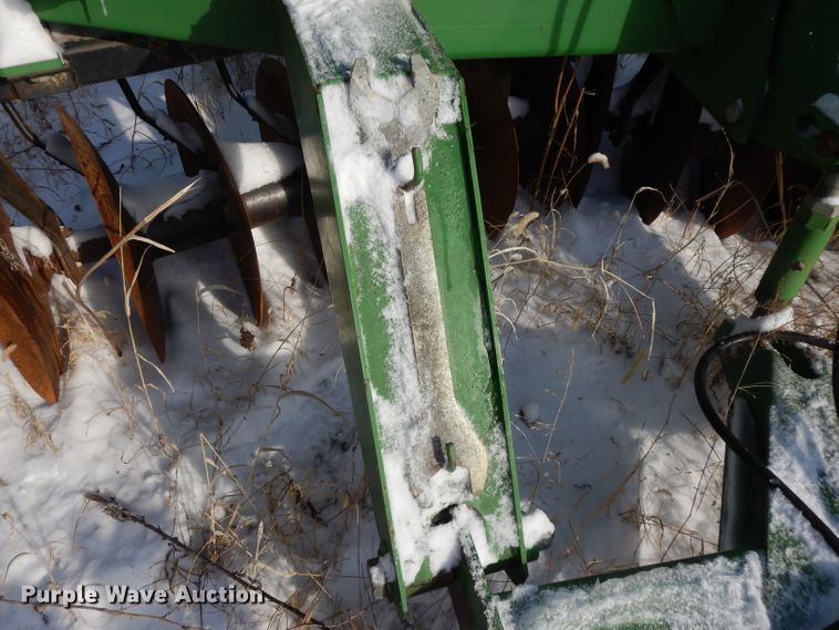 image for item DL2136 John Deere 637  tandem disk