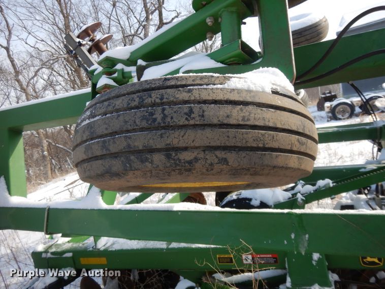 image for item DL2136 John Deere 637  tandem disk