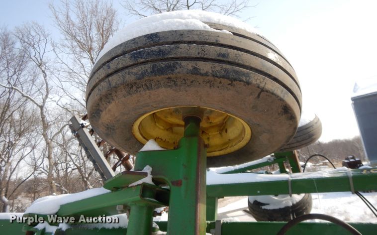 image for item DL2136 John Deere 637  tandem disk