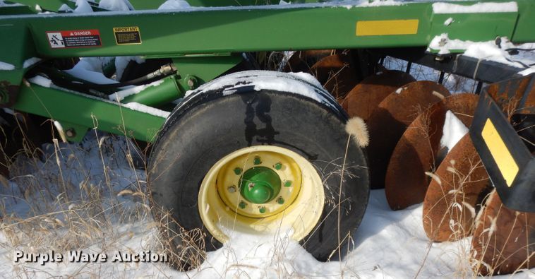 image for item DL2136 John Deere 637  tandem disk