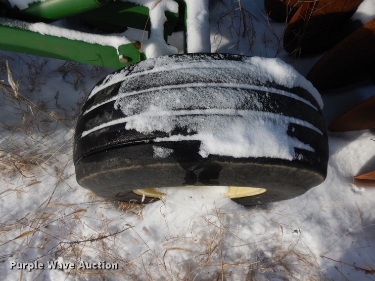 image for item DL2136 John Deere 637  tandem disk