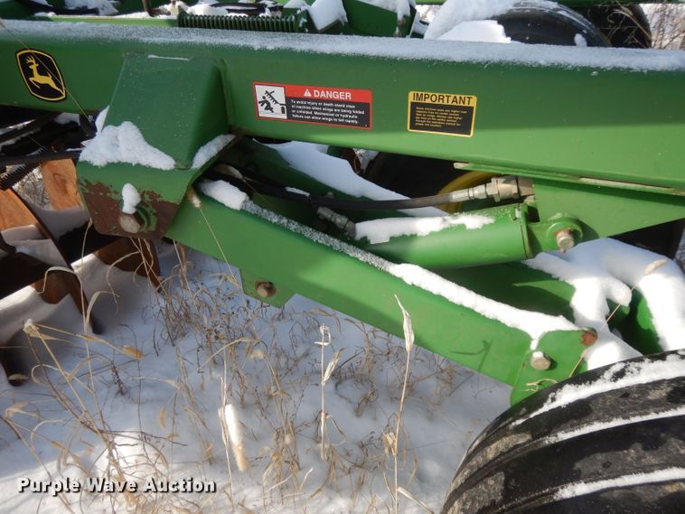 image for item DL2136 John Deere 637  tandem disk