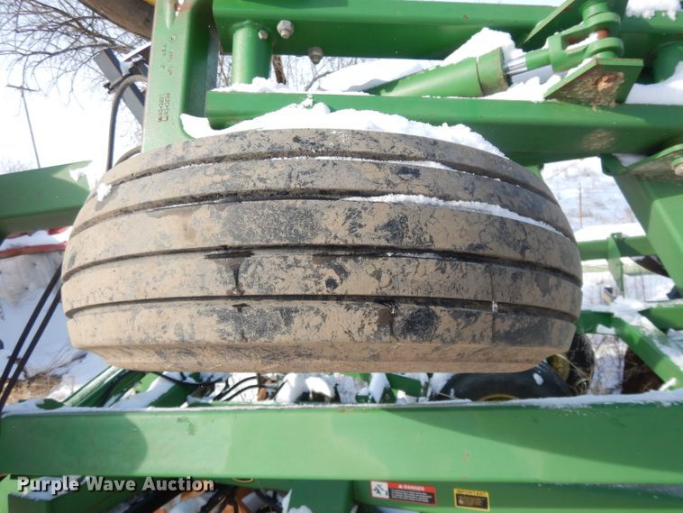 image for item DL2136 John Deere 637  tandem disk