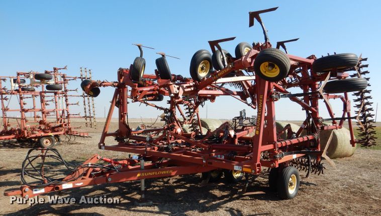 image for item DL4731 Sunflower 3060-42  Fallow King field cultivator