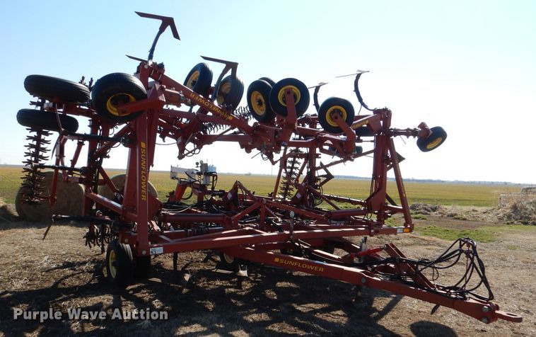 image for item DL4731 Sunflower 3060-42  Fallow King field cultivator
