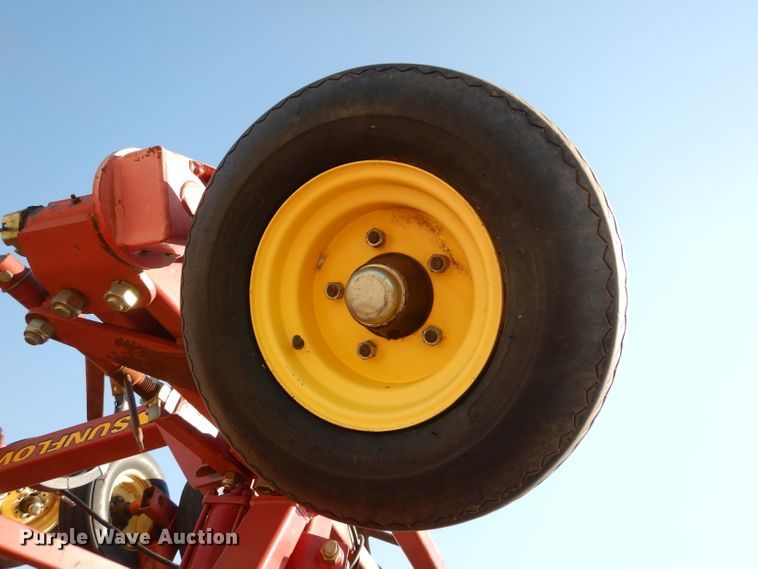 image for item DL4731 Sunflower 3060-42  Fallow King field cultivator