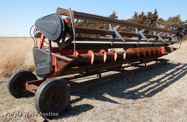 image for item DL4735 1990 Case IH 1010  rigid head