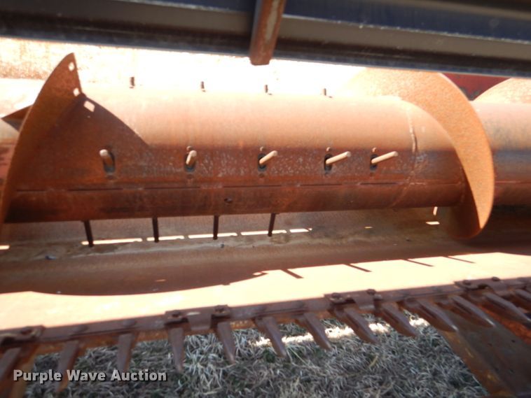 image for item DL4735 1990 Case IH 1010  rigid head