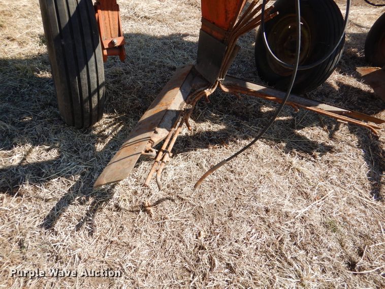 image for item DL4736 Richardson  sweep plow