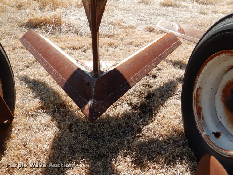 image for item DL4742 Miller FB7533  sweep plow