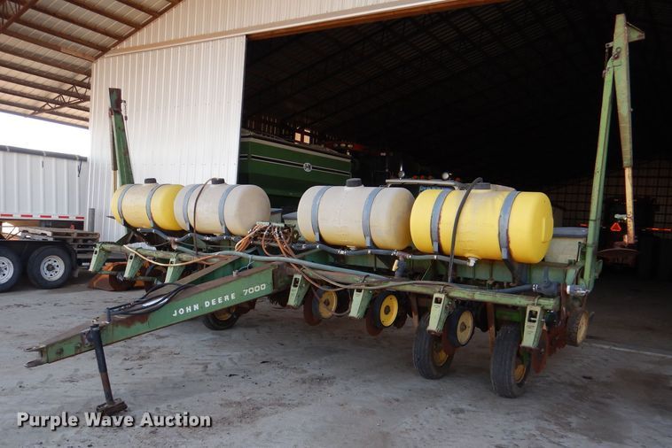 image for item DL4743 John Deere 7000  planter