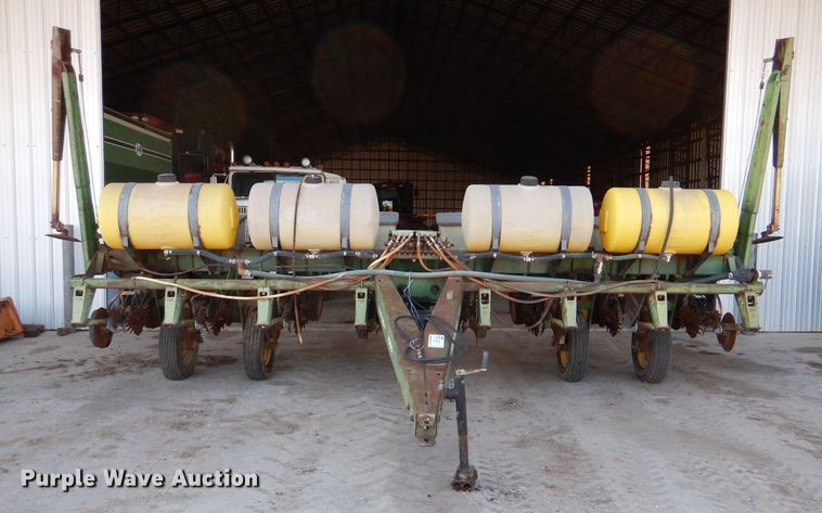 image for item DL4743 John Deere 7000  planter