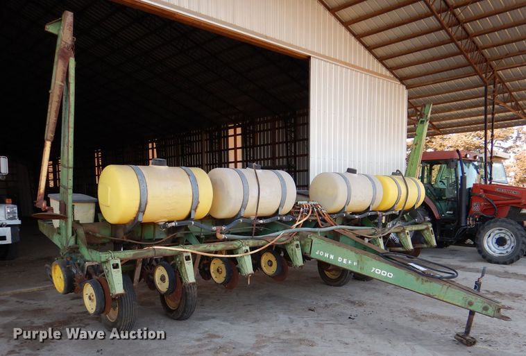 image for item DL4743 John Deere 7000  planter