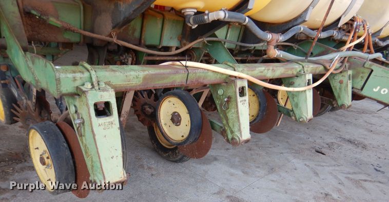 image for item DL4743 John Deere 7000  planter