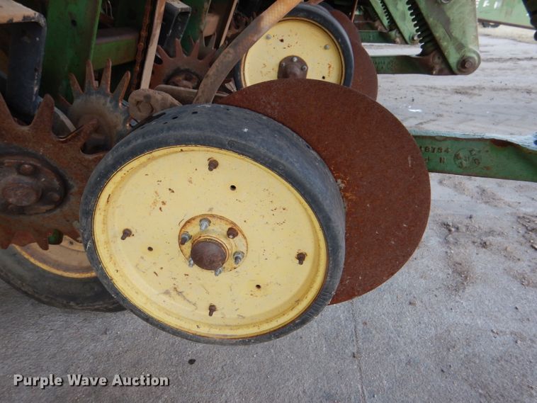 image for item DL4743 John Deere 7000  planter