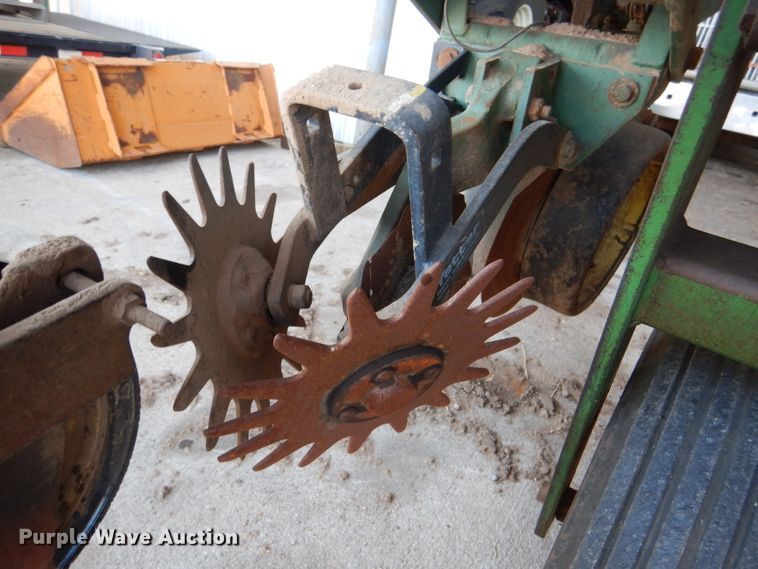 image for item DL4743 John Deere 7000  planter