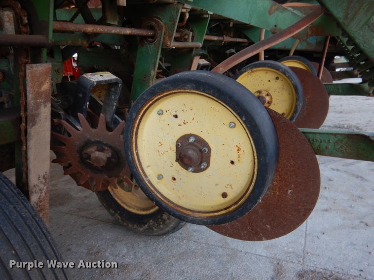 image for item DL4743 John Deere 7000  planter