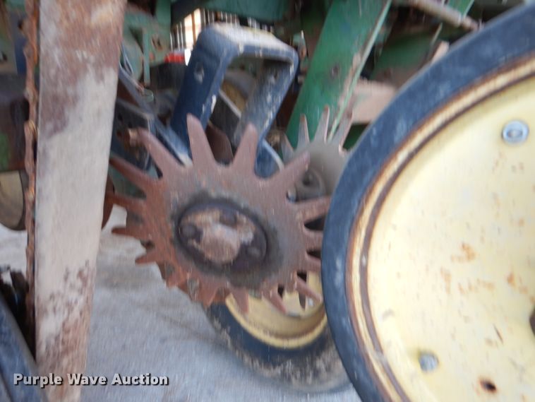 image for item DL4743 John Deere 7000  planter