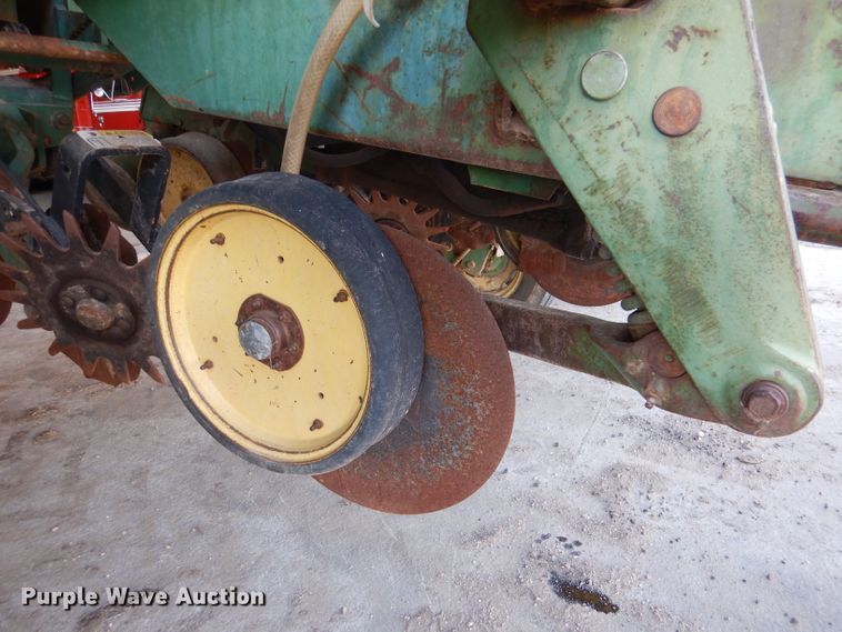 image for item DL4743 John Deere 7000  planter
