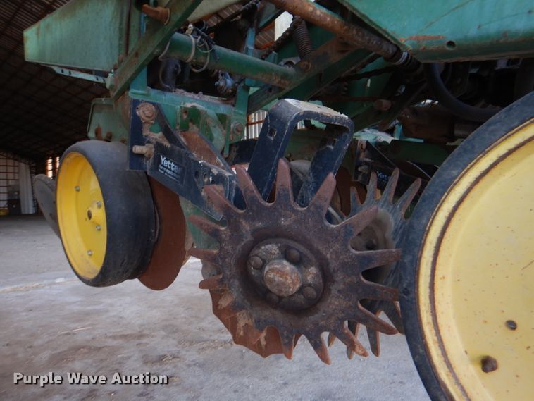 image for item DL4743 John Deere 7000  planter