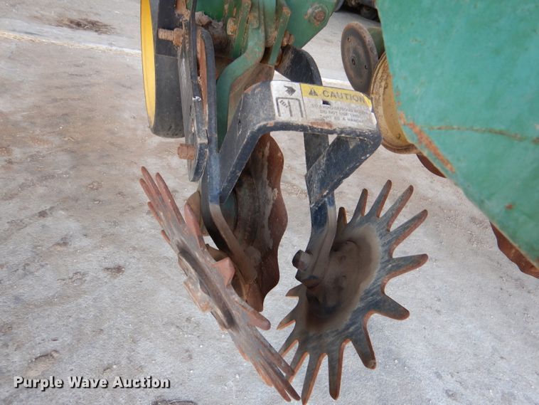 image for item DL4743 John Deere 7000  planter