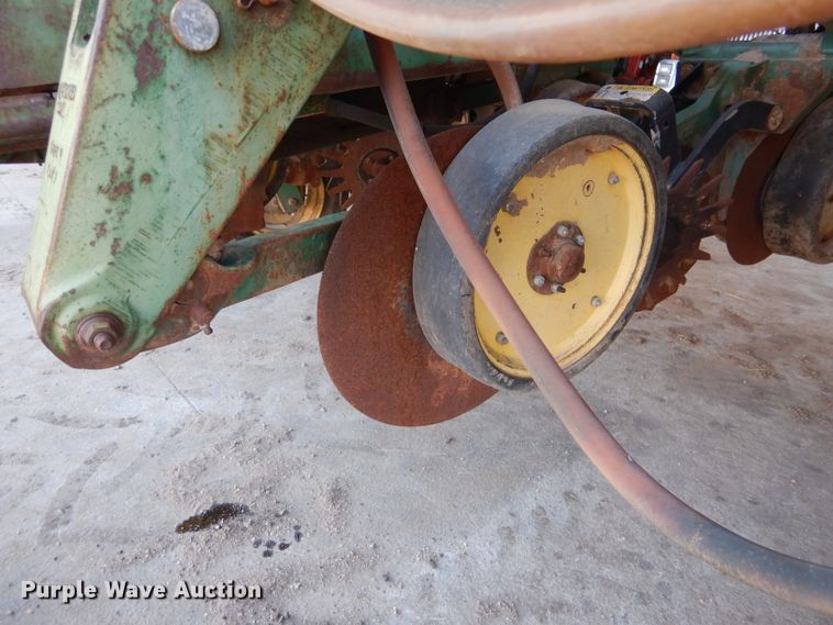 image for item DL4743 John Deere 7000  planter