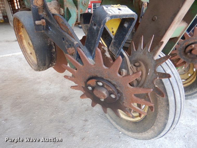 image for item DL4743 John Deere 7000  planter