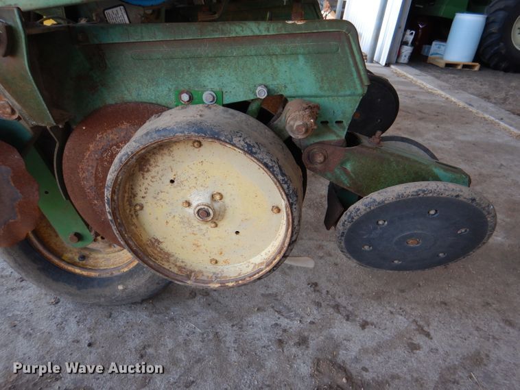 image for item DL4743 John Deere 7000  planter